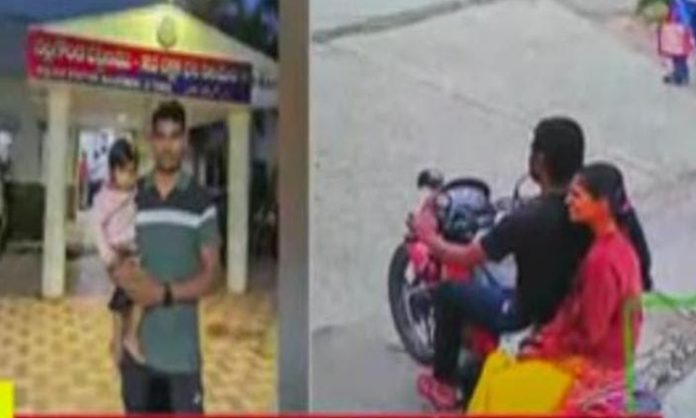 Boy cry in Nalgonda Bus stand