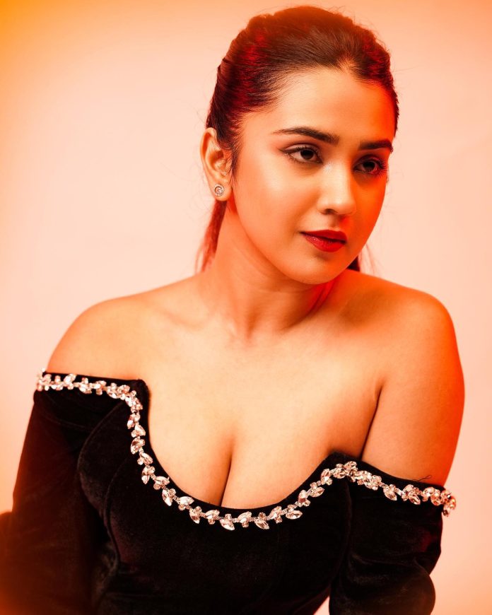 Roshni walia pics