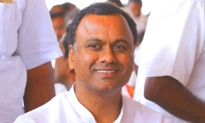 Komati Reddy Rajagopal reddy vs Revanth