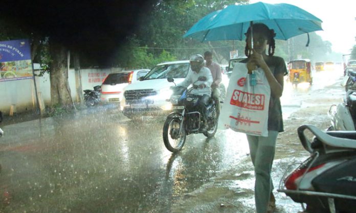 Heavy rains in Warangal and Yadadri