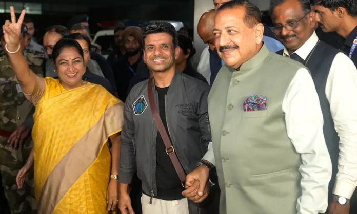 Space hero Shubhanshu Shukla grand welcome