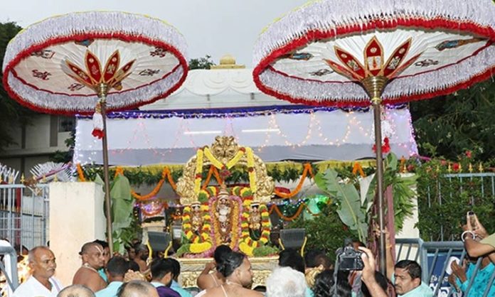 Sri Malayappa Swamy presence Sri Vikhanasacharya