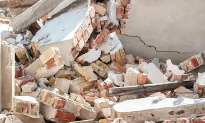 Wall collapsed in Manikonda