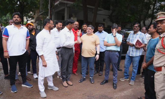 Ponnam and Vivek visited Sheikhpet