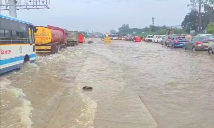 Water flood on National Highway