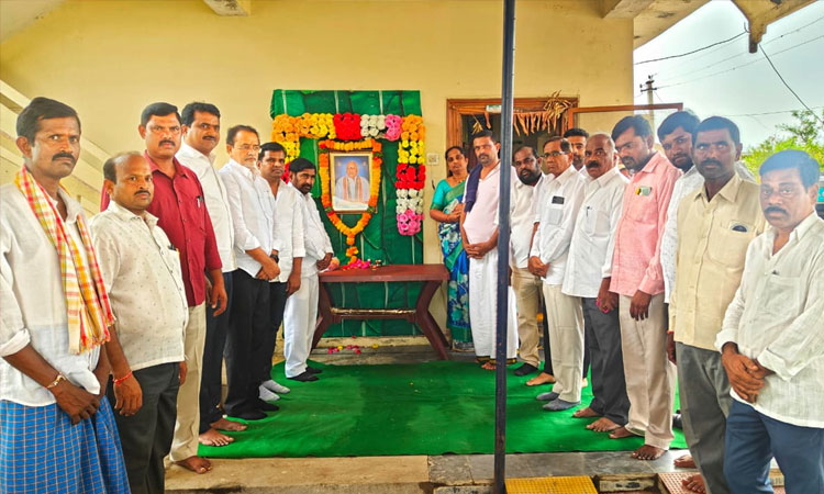 BRS leaders visited deceased families 