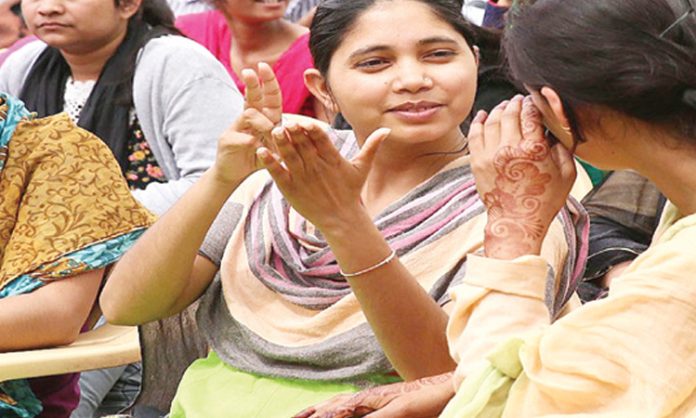 300 sign languages ​​worldwide