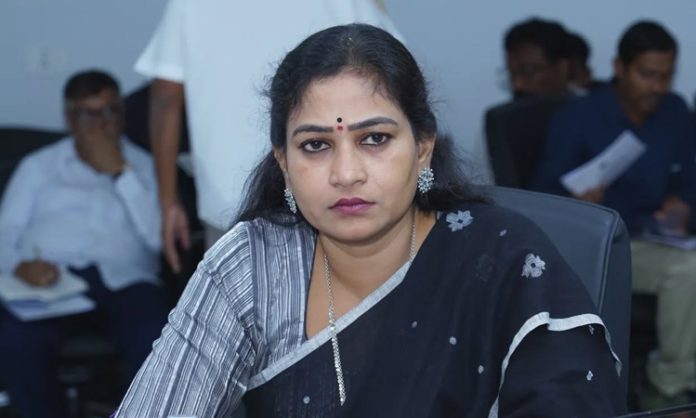 Vangalapudi anitha comments Jagan